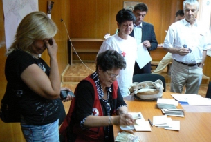 БЧК стартира раздаването на дарените от ГЕРБ средства на пострадалите от земетресението в Перник